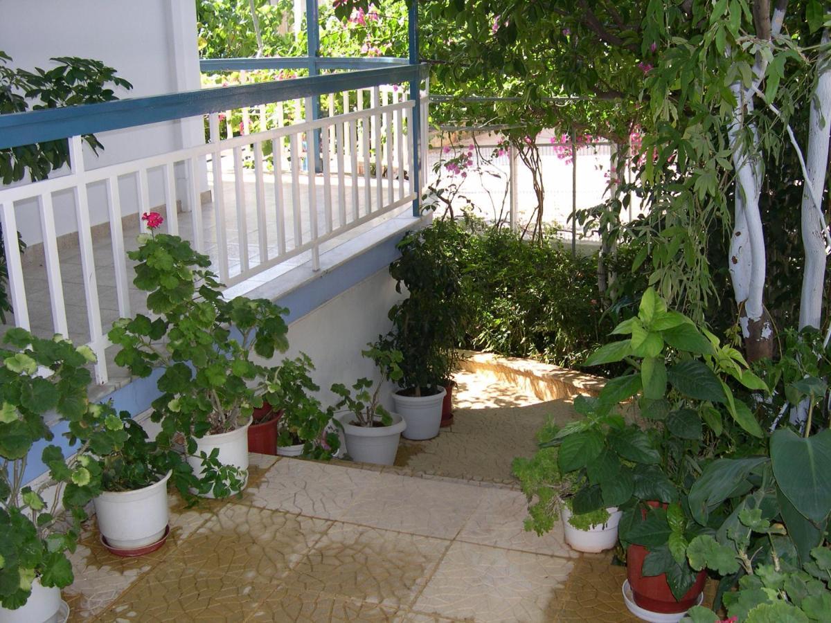 2 Space - Selfcatering Apartment Helen No 7 Xiropigado Exterior foto