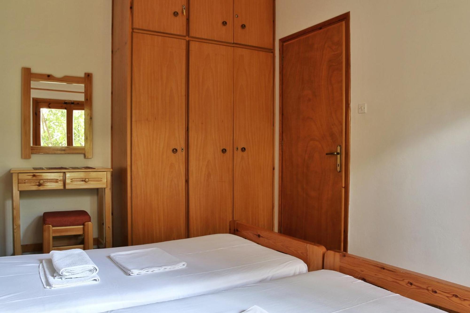 2 Space - Selfcatering Apartment Helen No 7 Xiropigado Exterior foto